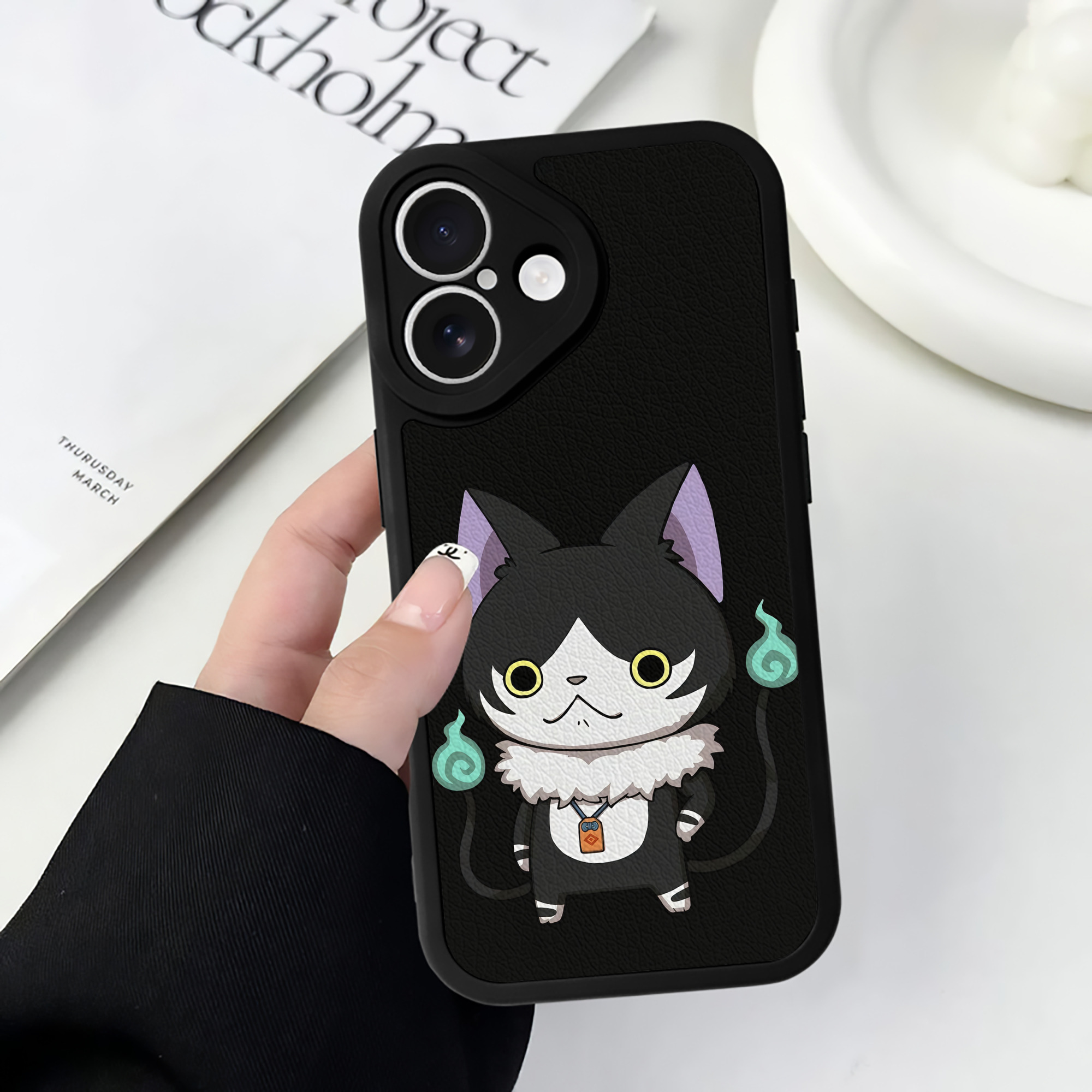 （画像用） 妖怪ウォッチ Yo-kai Watch 【iPhone 16シリーズ対応】シリコンスマホケース（レザー調） 材質：シリコン